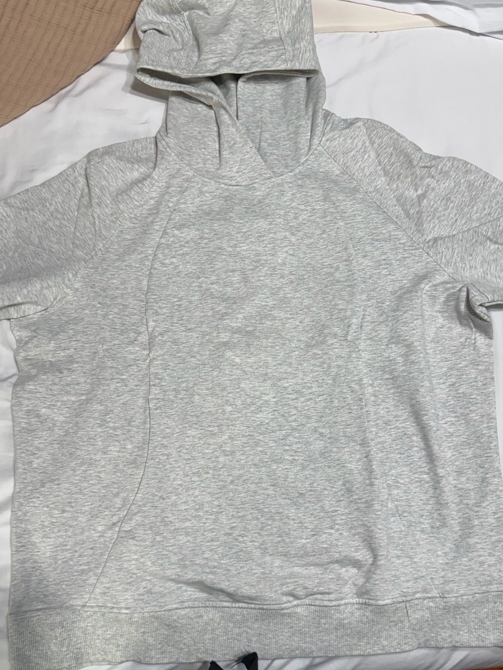 Lululemon Women’s Scuba Pullover Hoodie in Light Gray. Size 14